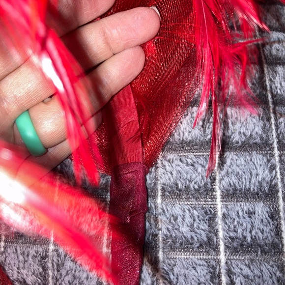 VTG Fascinator Deep Vibrant Red Burlesque Mesh & Feather Tea Derby Gala Wedding - Picture 6 of 7